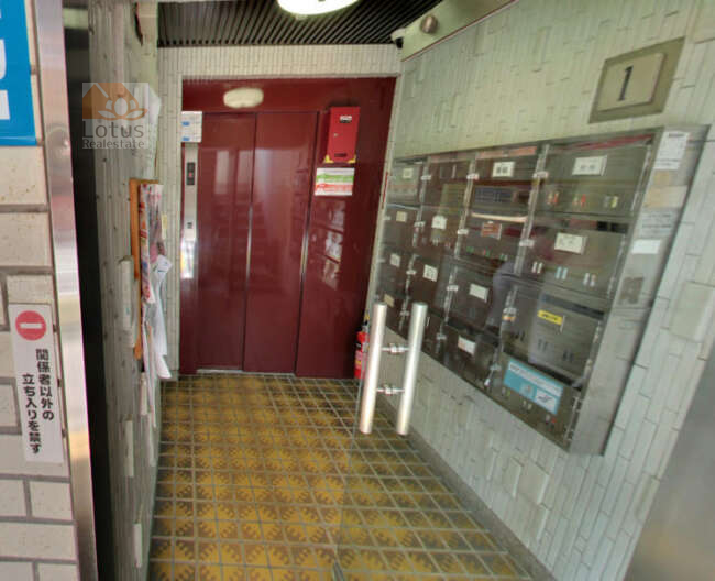 赤羽グリーンハイツ(赤羽1丁目）共用部１｜エレベーターがあります。