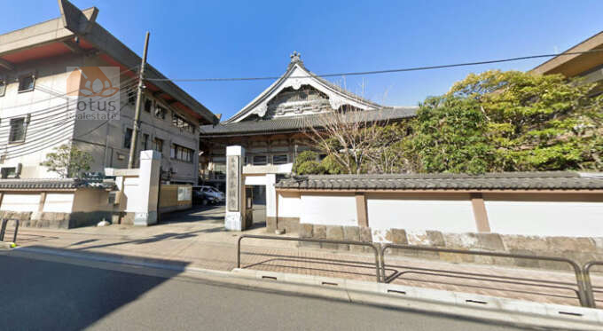 東本願寺｜東側は「東本願寺」があり、眺望を遮りません。浅草・隅田川方面に向いています。