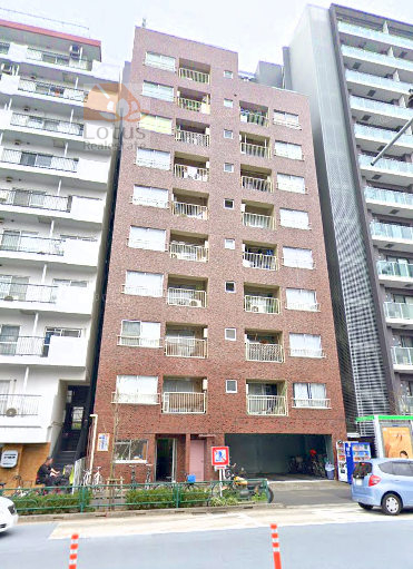 エスポワール市ヶ谷外観２｜エスポワール市ヶ谷は昭和５４年築、１０階建てのマンションです。靖国通りに面した立地です。都営新宿線「曙橋」駅、丸の内線「新宿御苑前」駅、丸の内線「四谷三丁目」駅などが利用可です。