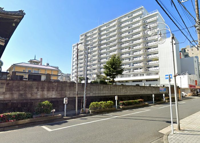 京成サンコーポ浅草外観３｜京成サンコーポ浅草は昭和４７年築、１４階建てのマンションです。１００世帯以上の大型マンションで管理体制もよく浅草に近い立地が魅力的です。