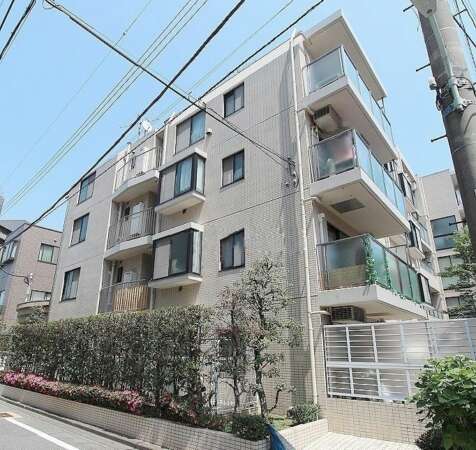 ワールドパレス大井仙台坂３外観2｜ワールドパレス大井仙台坂３は平成9年築、５階建てのマンションです。南側は全面は戸建てがあり、日当たり良好です。