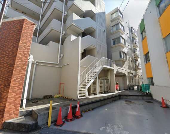 ハウス下高井戸外観２｜ハウス下高井戸は昭和53年築、5階建てのマンションです。京王線「下高井戸」駅から日大通りを徒歩3分の便利な立地です。