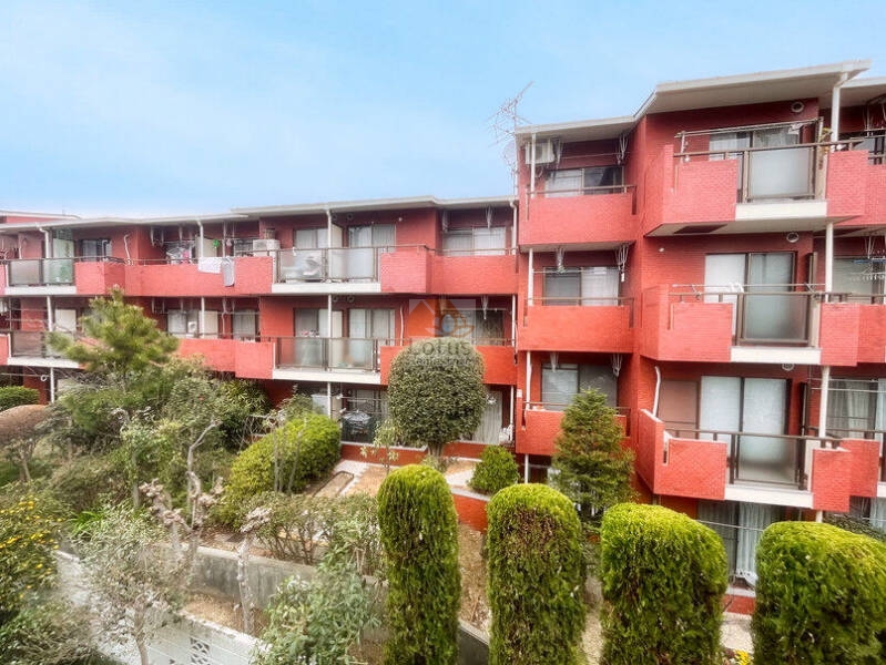 バームハイツ千歳船橋外観 (1)｜バームハイツ千歳船橋は昭和５９年築、３階建の低層マンションです。