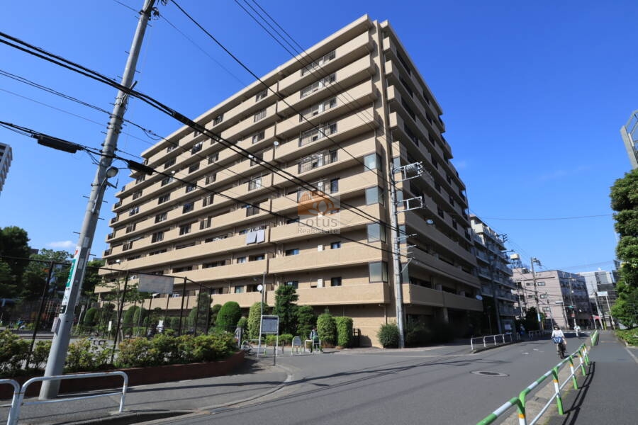 モアクレスト赤羽公園外観１｜モアクレスト赤羽公園は、1998年（平成10年）2月築、10階建てのマンションです。
