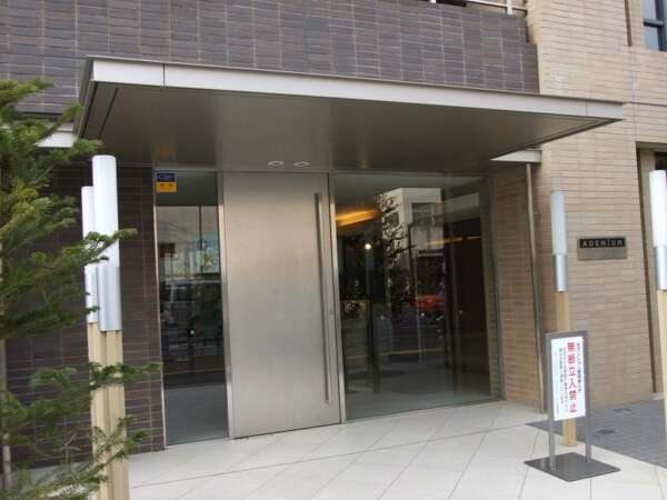 アデニウム入谷エントランス｜エントランスはオートロック完備しています。