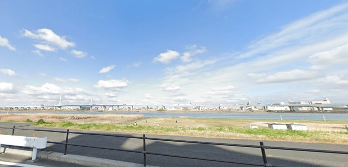 ベルコート平井周辺環境｜目の前には荒川河川敷が広がっています。