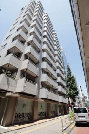 上馬マンション外観1｜上馬マンションは、昭和45年築、13階建のマンションです。