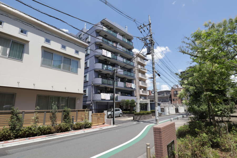 セザール千住天王公園外観1｜セザール千住天王公園は天王公園の前にあります。