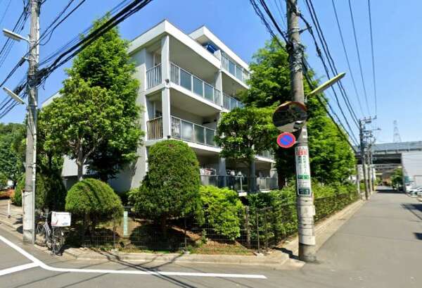 上野毛リッツハウスＤ棟外観２｜多摩川河川敷から徒歩1分ののどかな住環境です。