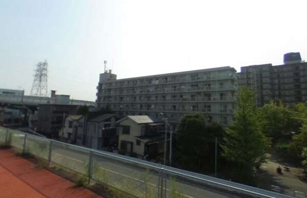 ハイコーポ東大島外観４｜中川が近く、南側には船堀一丁目児童遊園があり、緑にも恵まれています。