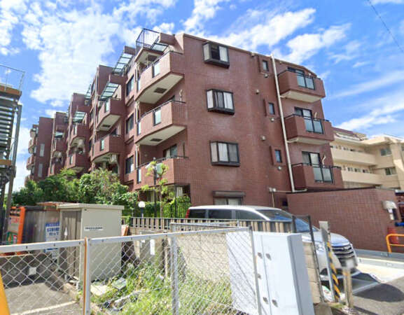 グランベルク二子玉川外観１｜グランベルク二子玉川は平成10年築、５階建のマンションです。低層で日当りがよさそうです。