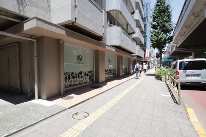 上馬マンション外観3｜東急田園都市線「駒沢大学」駅西口から徒歩2分です。