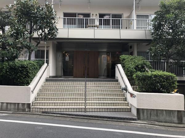 メガロン大井町エントランス１｜エントランスは夜間オートロックで安心です。
