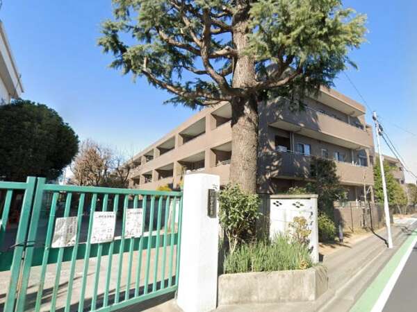 アリュール浜田山外観１｜アリュール浜田山は浜田山小学校に隣接する3階建て低層マンションです。平成１７年築、平成30年に大規模修繕工事を実施しています。
