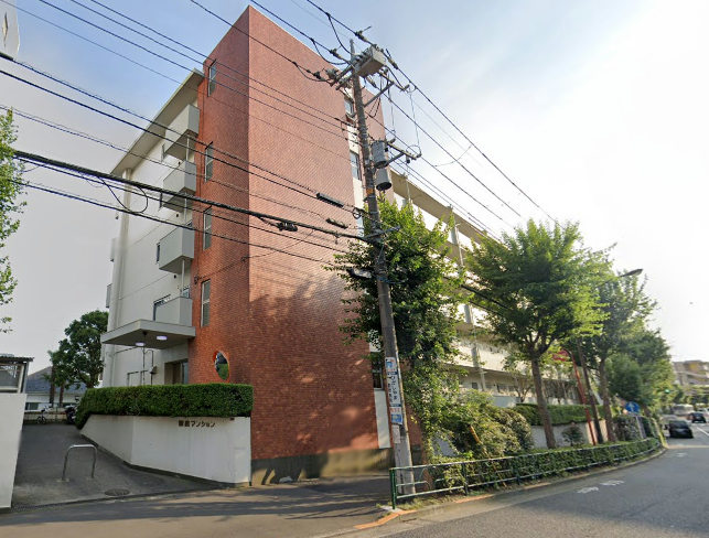 和泉マンション外観１｜和泉マンションは昭和53年築、５階建のマンションです。丸の内線「方南町」駅から徒歩4分、方南通りに面した立地です。