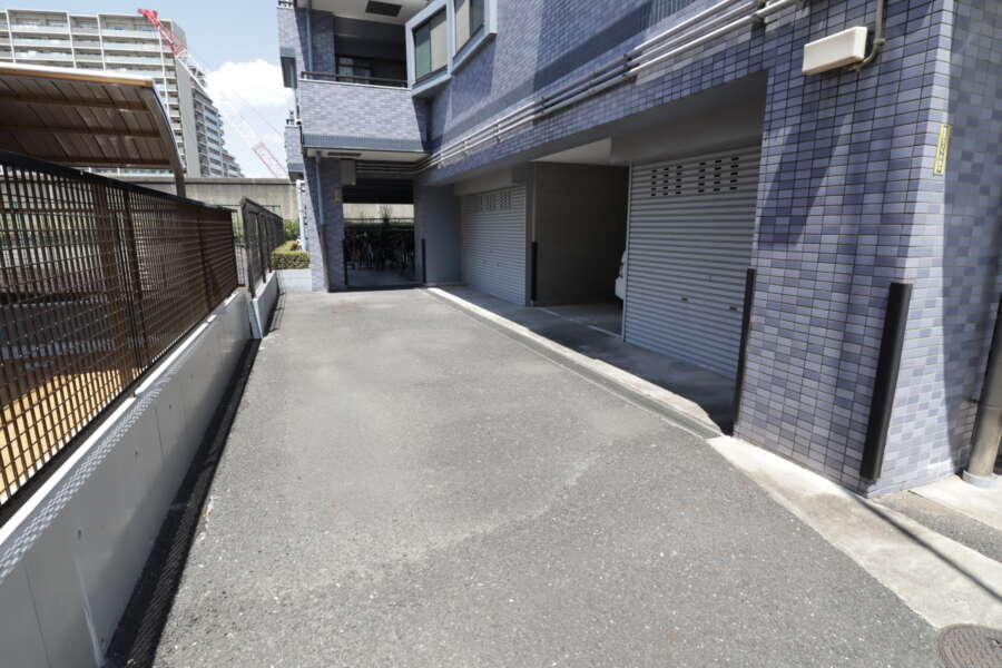 セザール千住天王公園共用部3｜駐車場あります。