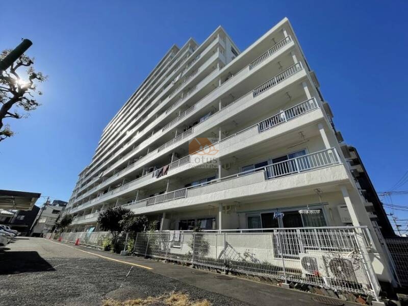 上町マンション外観５｜上町マンションは、昭和44年築、12階建てのマンションです。