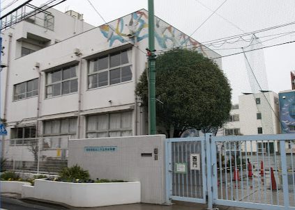 世田谷区立二子玉川小学校｜西側には「世田谷区立二子玉川小学校」があります。