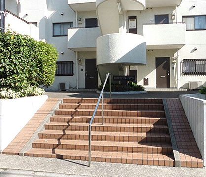 松原センターハイツ外観３｜松原センターハイツは昭和５８年築、３階建て低層マンションです。