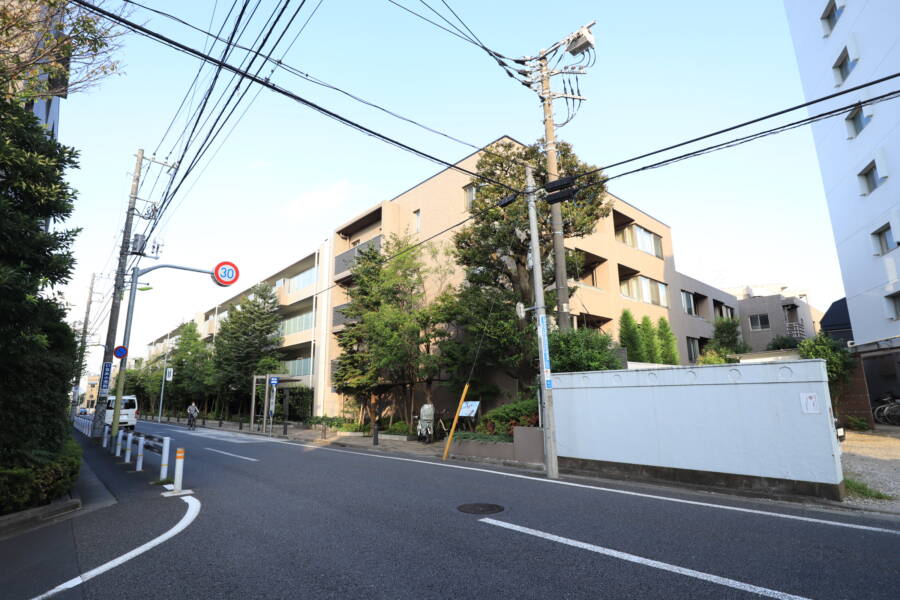 ザパークハウス学芸大学四季の杜外観1｜ザパークハウス学芸大学四季の杜は平成27年築、4階建て低層マンションです。
