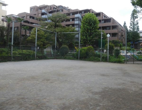 ライオンズガーデン不動前外観3｜西五反田公園に隣接しています。