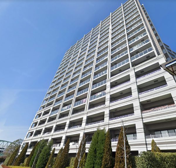 クレストガーデンレジデンス外観３｜クレストガーデンレジデンは平成２４年築、１８階建ての大規模マンションです。
