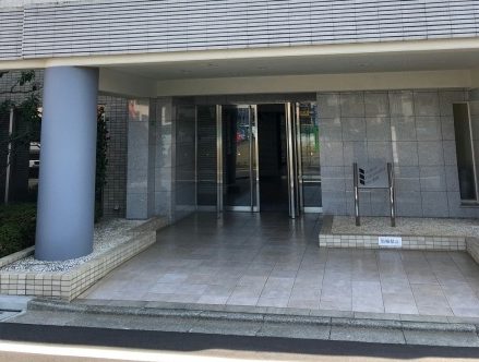 アドゥー氷川台エントランス１｜オートロック完備です。