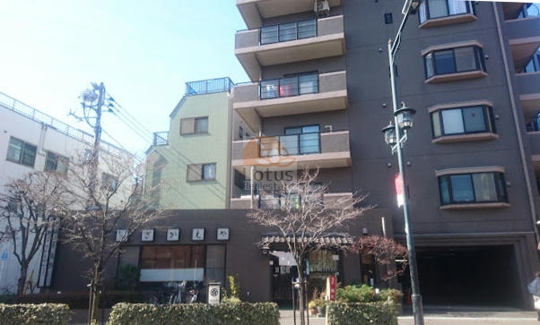 コスモ田端北外観３｜1階にはお蕎麦屋さんがあります。
