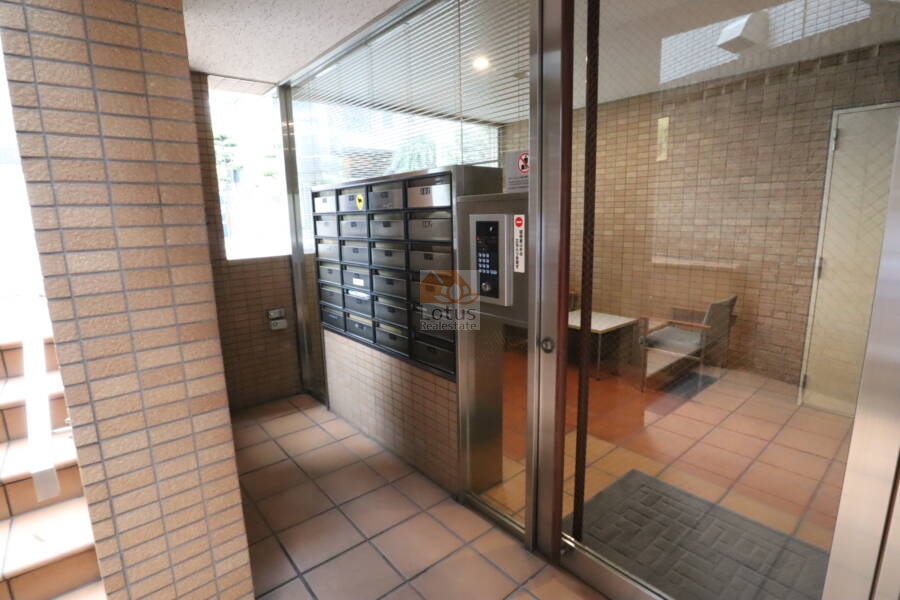 ホームズ東中野エントランス4