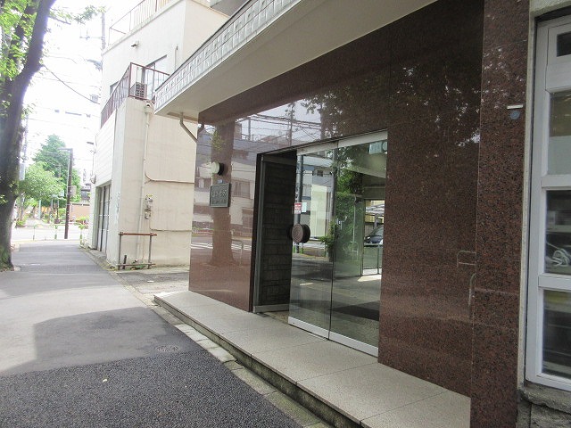 大清コーポラスエントランス１｜近くに公園があります。