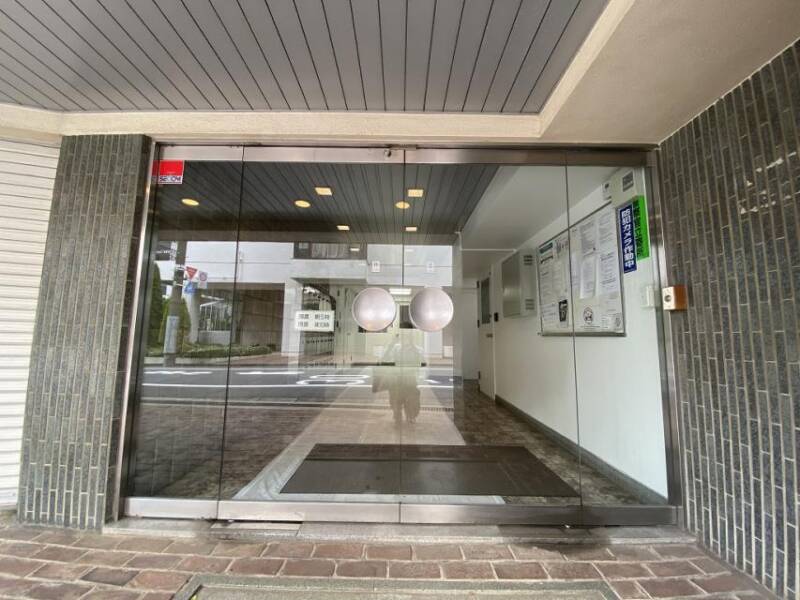 Ｇフラットエントランス２｜夜間オートロックです。