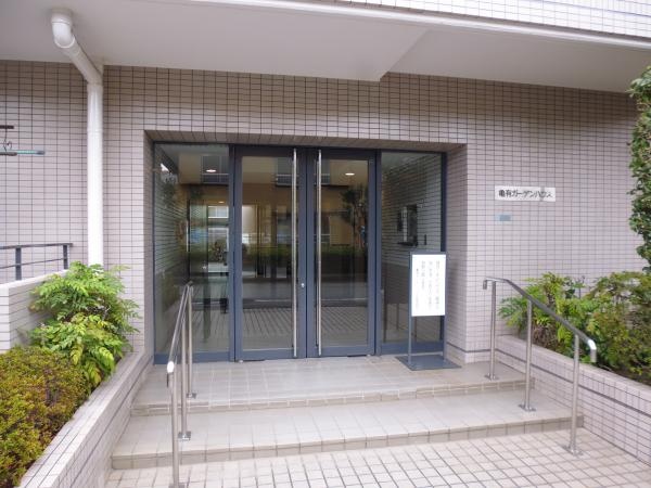 亀有ガーデンハウスエントランス３｜エントランスはオートロック完備です。