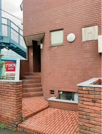 成城オリンピックマンションエントランス１｜エレベーターはありません。