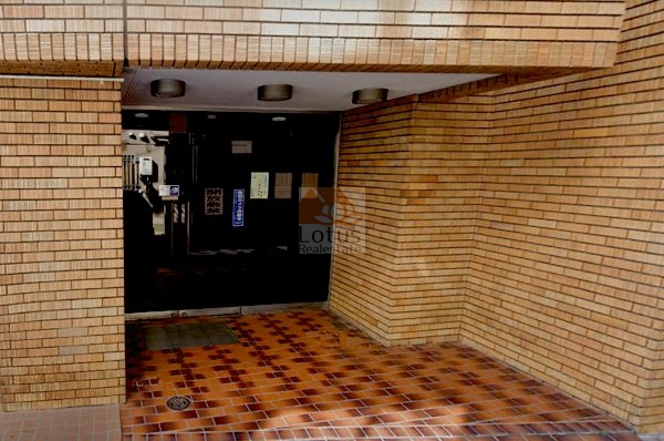 タウンハイツ松原エントランス１｜京王線「代田橋」駅、井の頭線他「明大前」駅が利用できます。