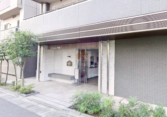 日神パレステージ西新井エントランス２｜「西新井」駅西口から徒歩3分の立地です。