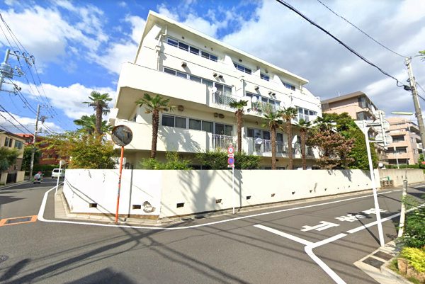 祖師谷大蔵センチュリーマンション外観４｜祖師谷大蔵センチュリーマンションは昭和49年築、4階建て低層マンションです。エレベータはあります。