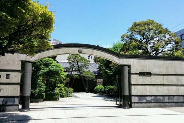 正覚寺｜目の前に「正覚寺」があります。