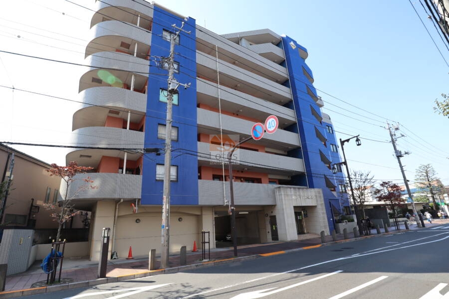 アルシオン竹ノ塚外観1｜アルシオン竹ノ塚は平成13年築、8階建てのマンションです。