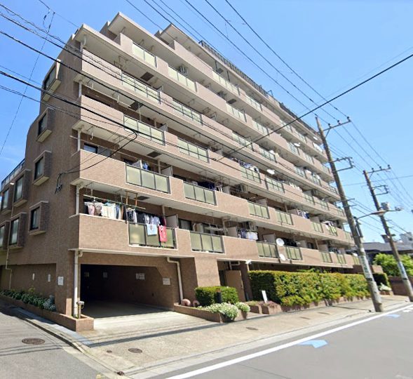 グランイーグル南砂町は、平成９年築、９階建てのマンションです。
ブラウン系のタイル張りで、温かみのある落ち着いた雰囲気です。
