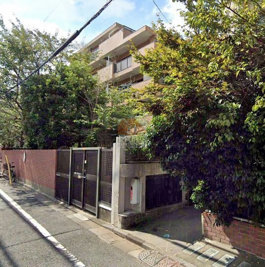 市ヶ谷若宮町ローヤルコーポ外観｜市ヶ谷若宮町ローヤルコーポは昭和55年築、5階建てのマンションです。