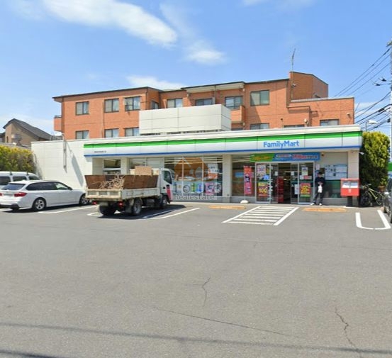 ファミリーマート 世田谷成城通り店｜徒歩1分に「ファミリーマート 世田谷成城通り店」があります。