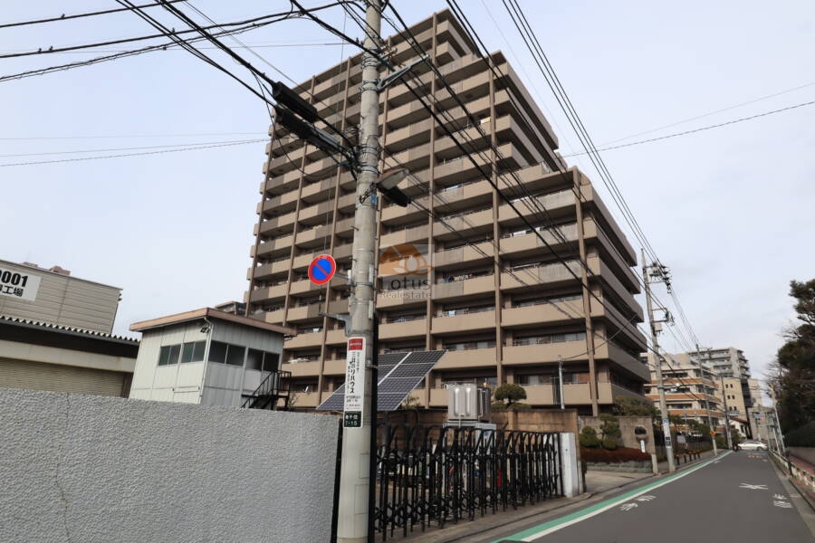 コスモシティ東京イースト外観1｜コスモシティ東京イーストは平成14年築、15階建てのマンションです。