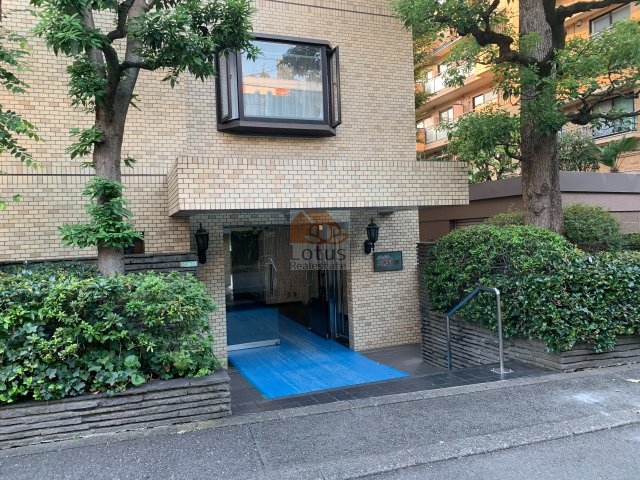 クレードル二子玉川園エントランス１｜「二子玉川」駅から徒歩5分の立地です。
