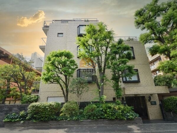クレードル二子玉川園外観２ (2)｜クレードル二子玉川園は昭和58年築、5階建てのマンションです。