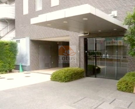 パークホームズ新宿若松町エントランス｜大江戸線「若松河田」駅から徒歩1分です。
