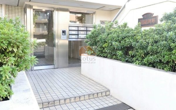 カーネ・田園調布エントランス１｜オートロック完備で安心です。