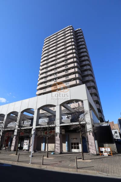 ツインタワー住利毛利館外観1｜ツインタワー住利毛利館は21階建てです。