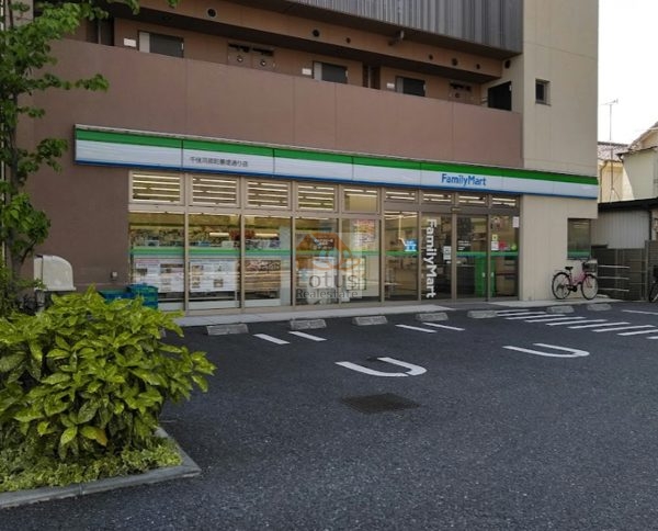 ファミリーマート 千住河原町墨堤通り店｜徒歩1分に「ファミリーマート 千住河原町墨堤通り店」があります。