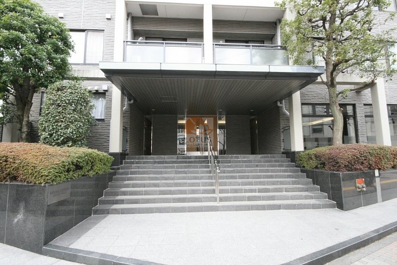 南大塚グランドヒルズ_エントランス1｜丸の内線「新大塚」駅、山手線「大塚」駅が利用できます。