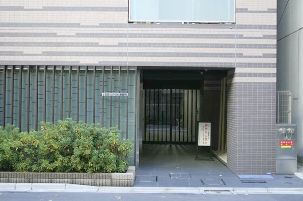 GREEN PARK新富町エントランス１｜有楽町線「新富町」駅から徒歩1分です。